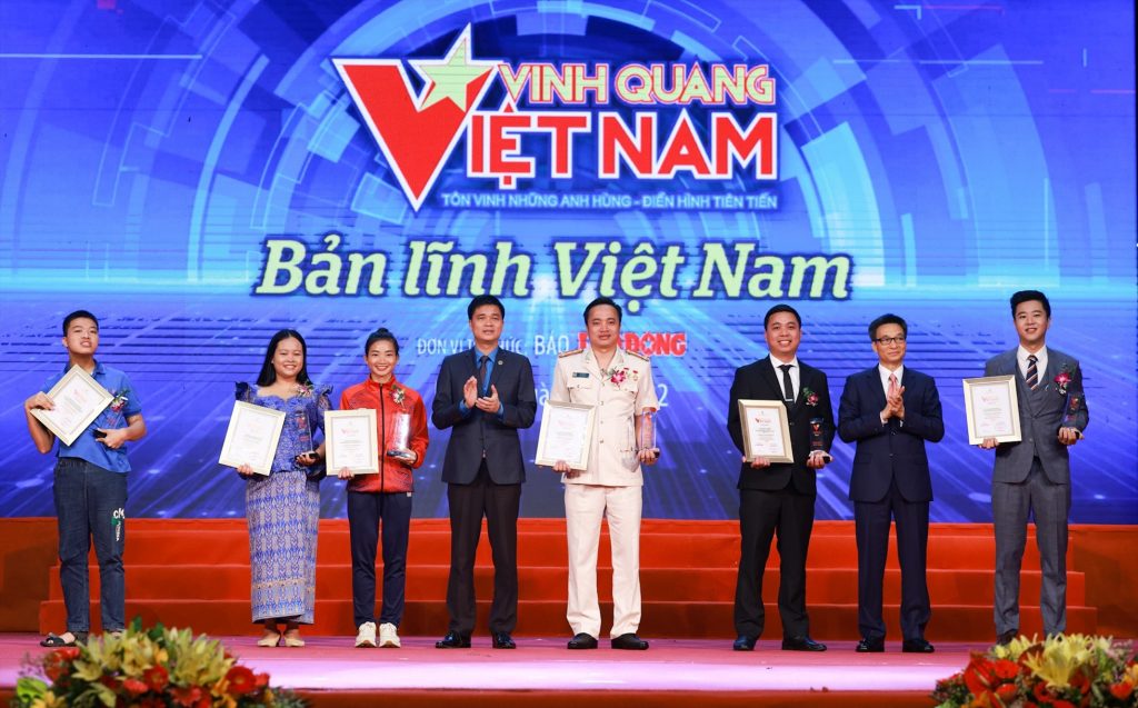 CEO Vũ Gia Luyện được tôn vinh trong Chương trình "Vinh quang Việt Nam 2022" 2 610c36a5a2d3668d3fc2