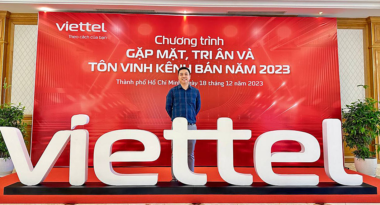 Lãnh đạo ITS tham dự Chương trình tôn vinh Kênh bán của Viettel 2023 1 ITS - đại lý ủy quyền xuất sắc của Viettel 2023