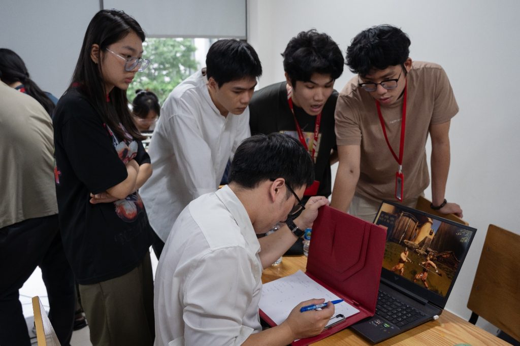 Các sinh viên công nghệ của ĐH Bách khoa
